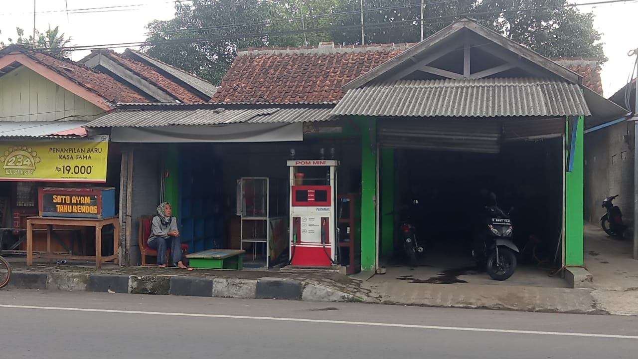 Toko Bensin dan Tempat Cuci Motor