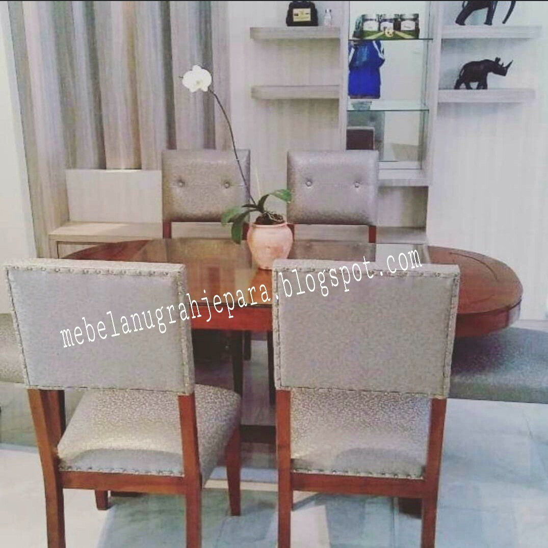 Meja Makan Minimalis