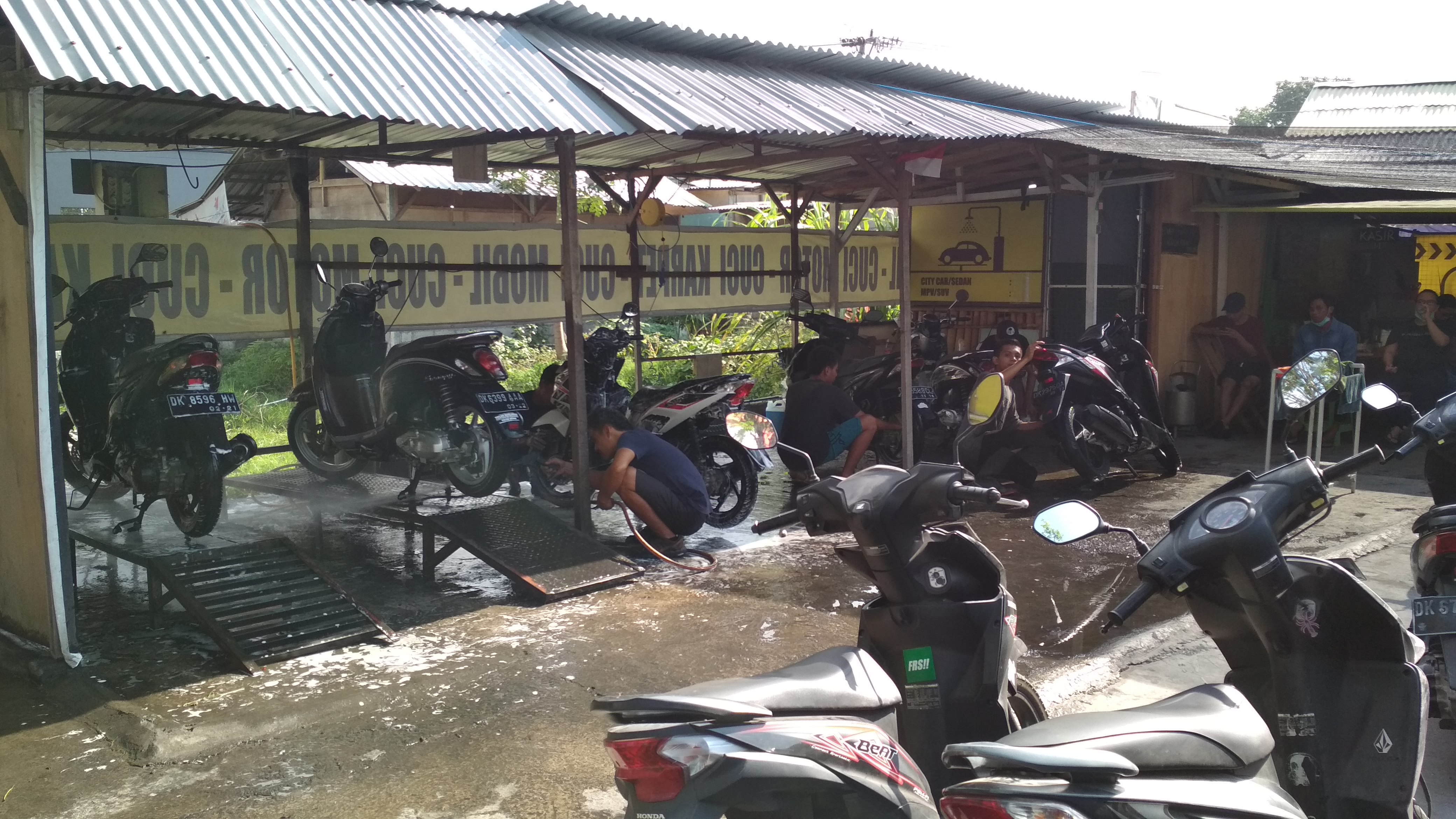 Cuci motor dan mobil