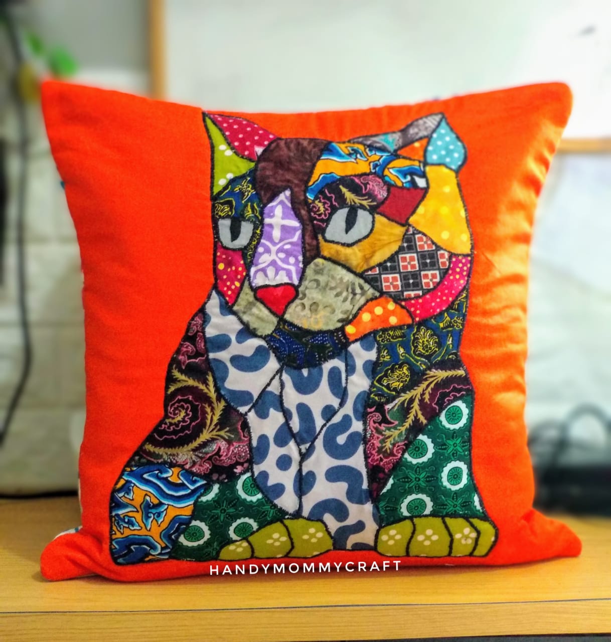 Sarung Bantal Aplikasi