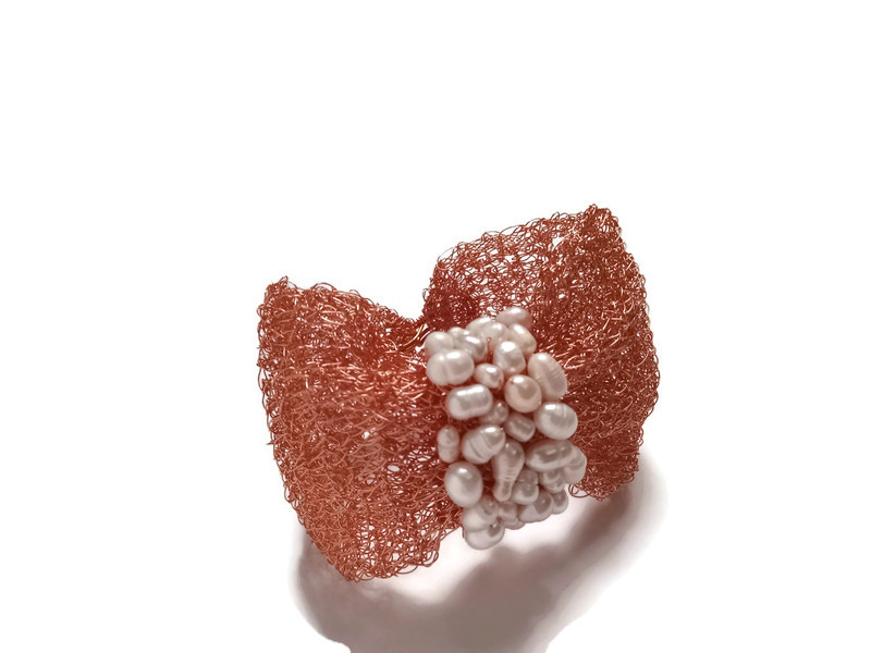 Gelang rajut kawat pita-mutiara