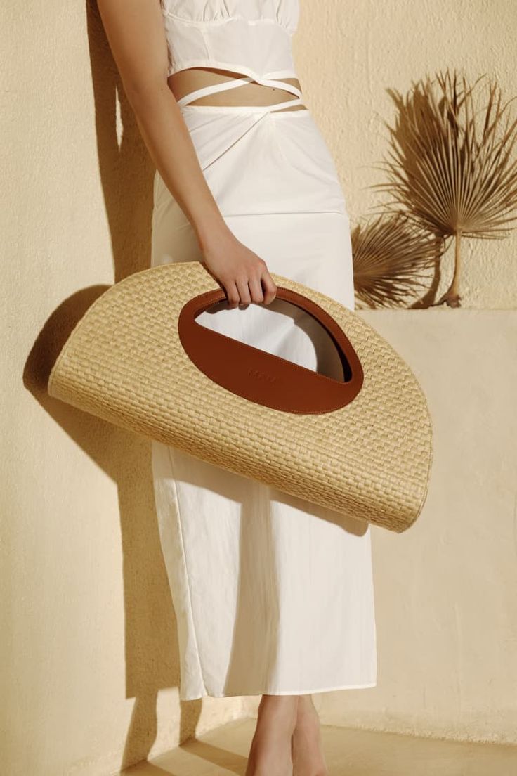 Tas Anyam buatan tangan dari renewable material (tumbuhan)