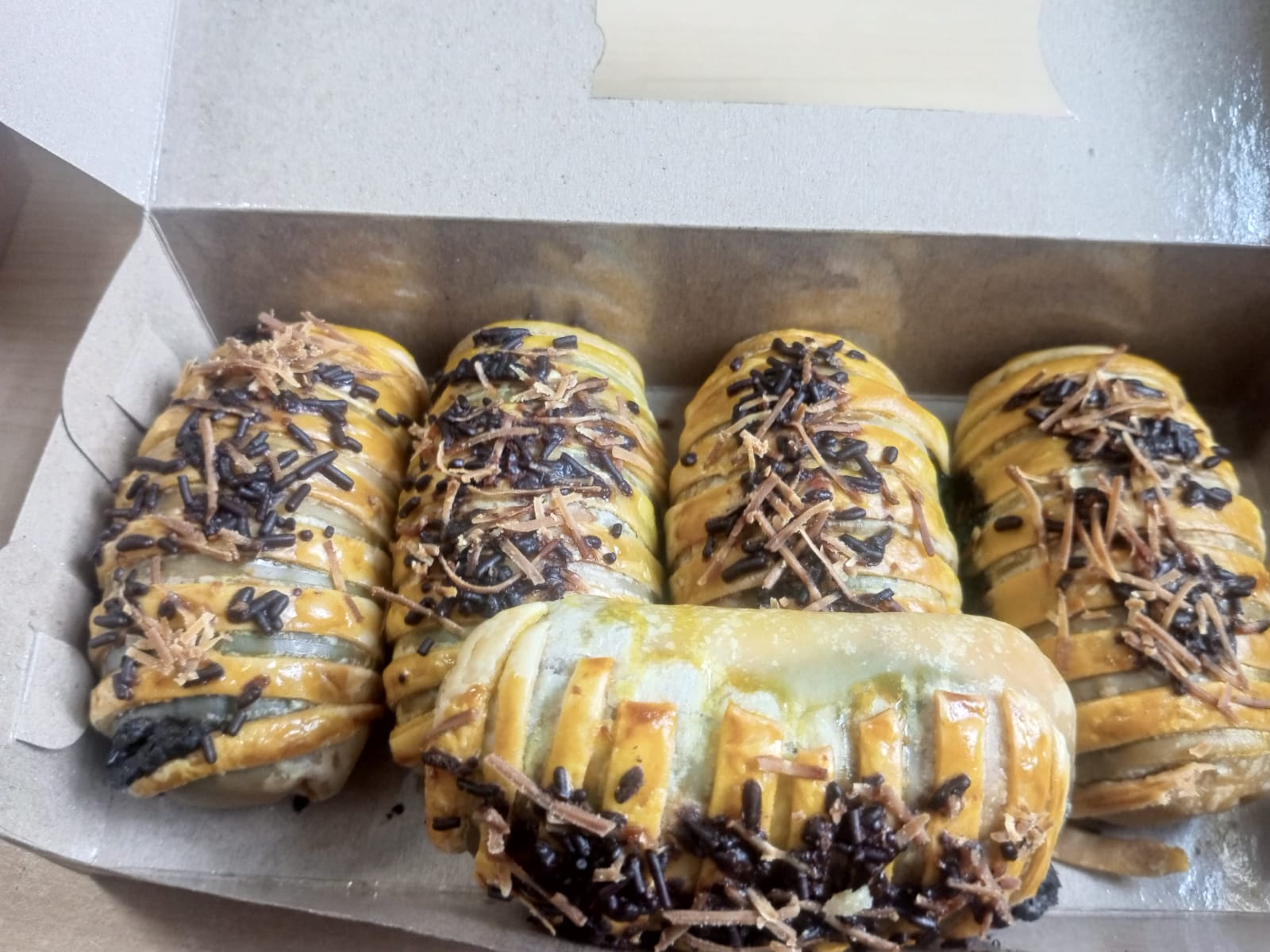 Bolen pisang coklat keju