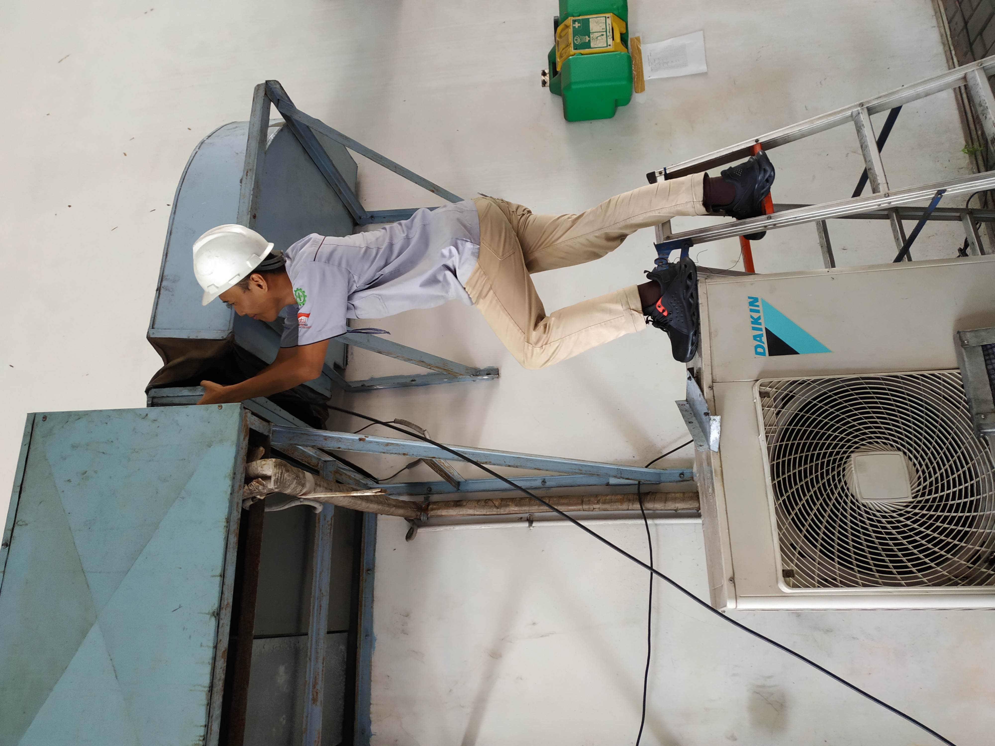Cuci AC split