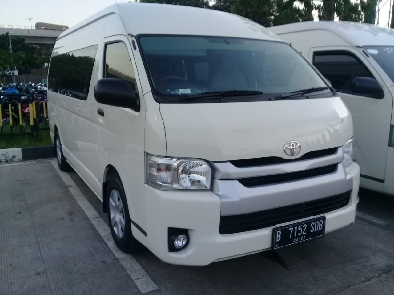Rental hiace comutter 15seat