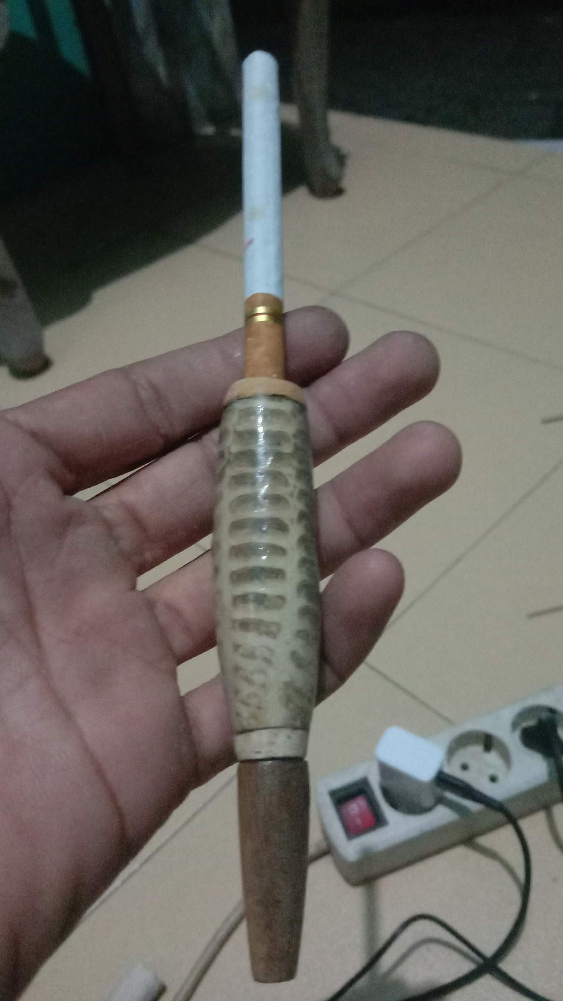 Kerajinan pipa once rokok bahan kayu tulang batok kelapa dll