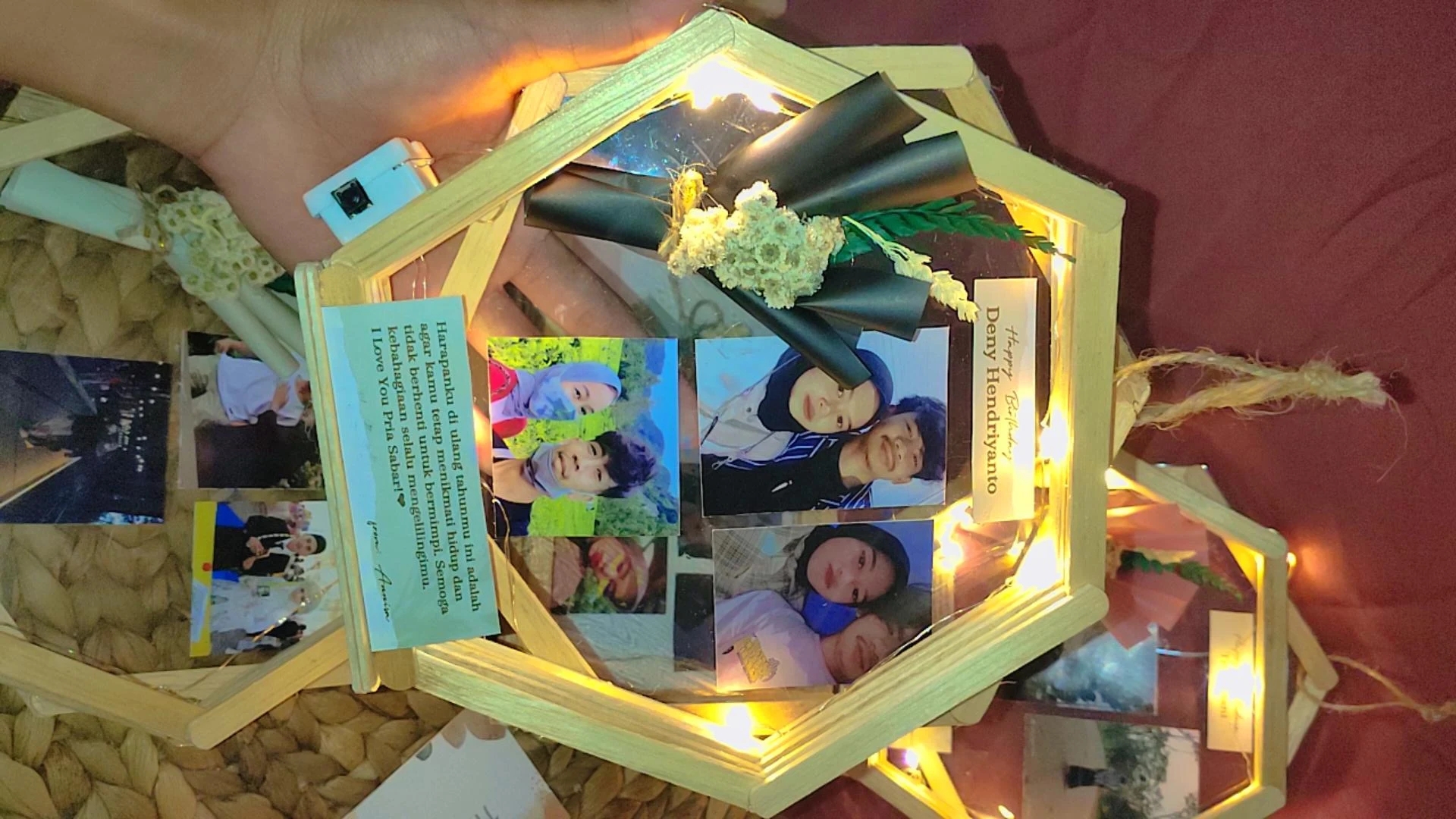 Hexagonal fr<x>ame