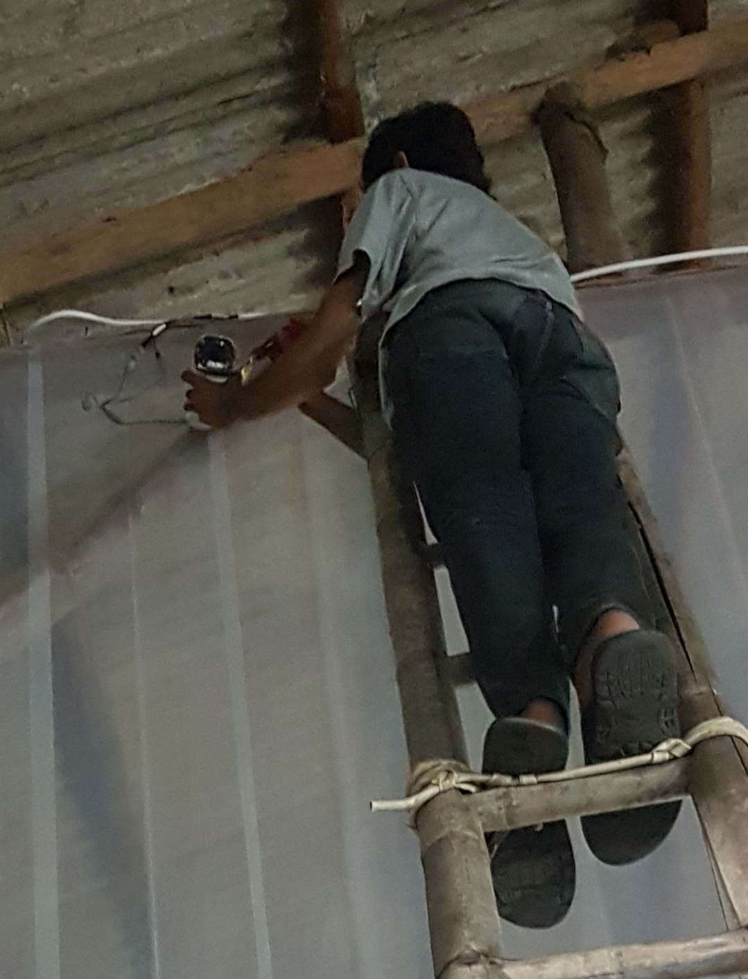 Service handphone dan instalasi cctv
