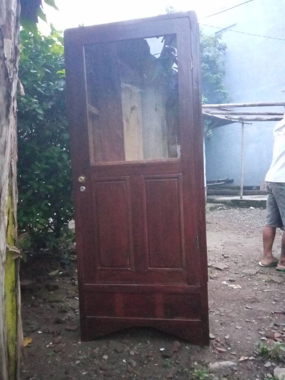 LEMARI RUANG TAMU