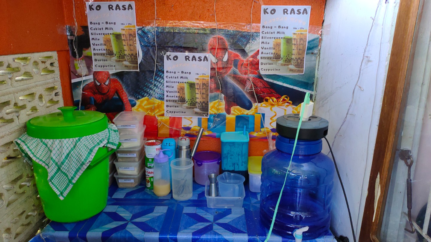 Es boba dan nasi kuning