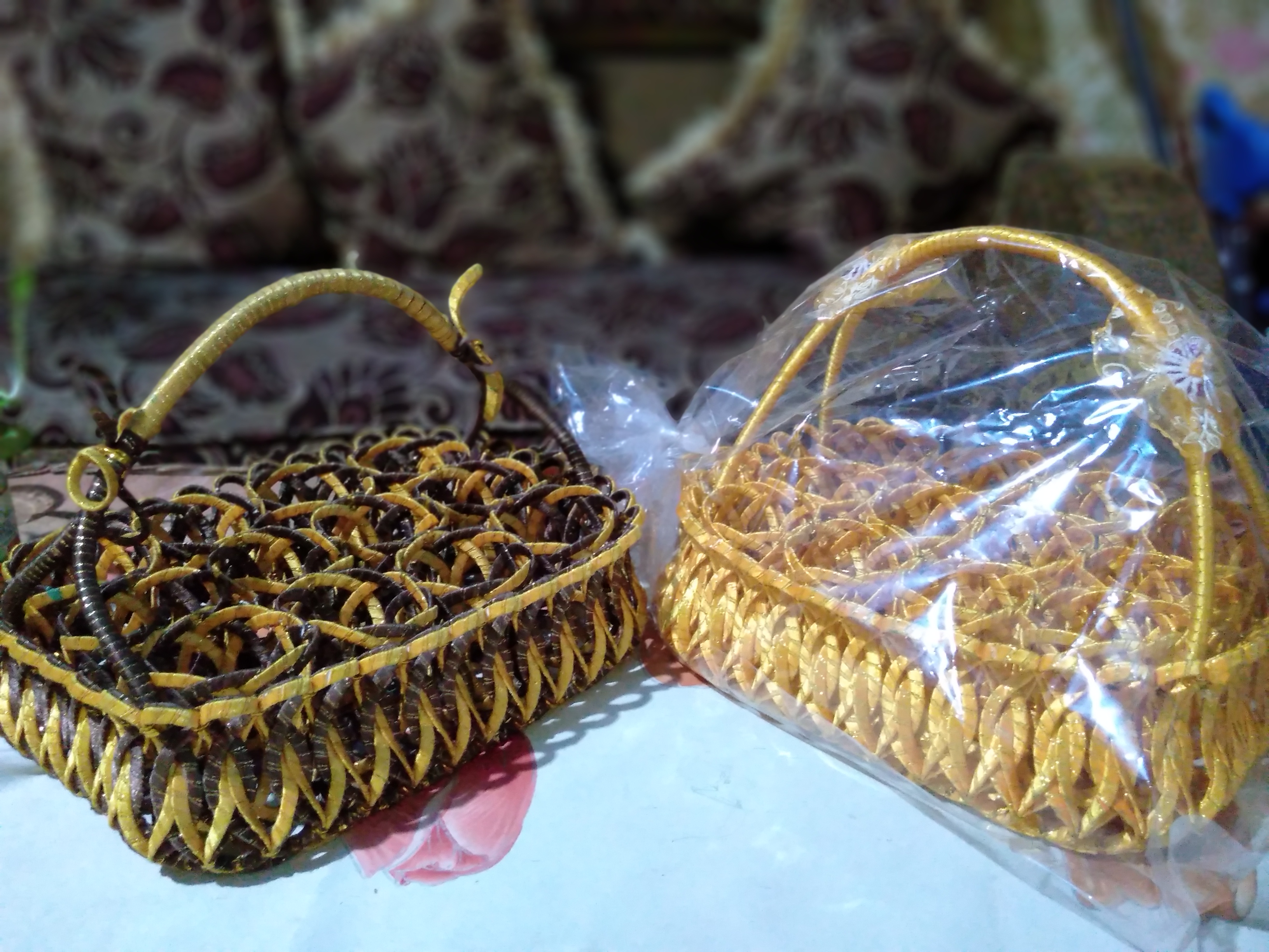 Tempat tissu, tempat air gelas mineral, tempat galon, tempat sendok