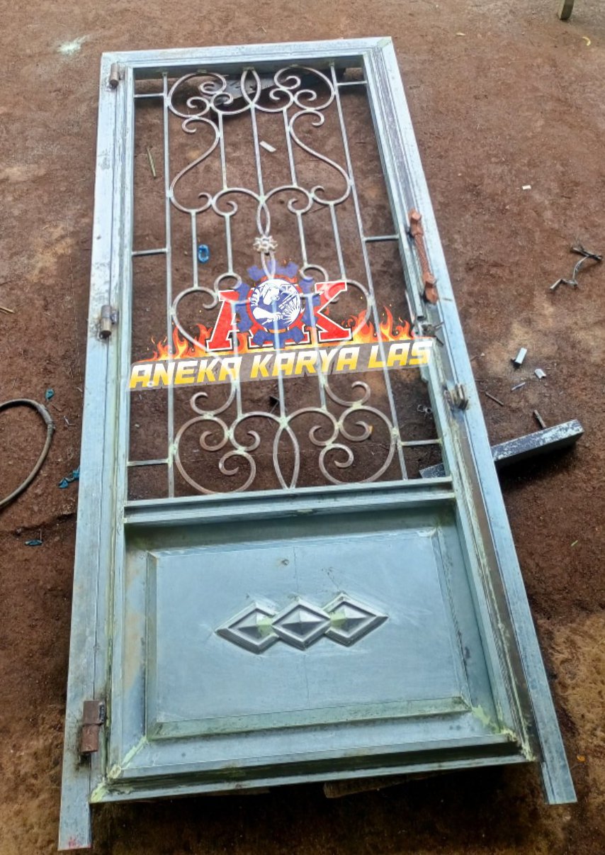 Tralis pintu besi