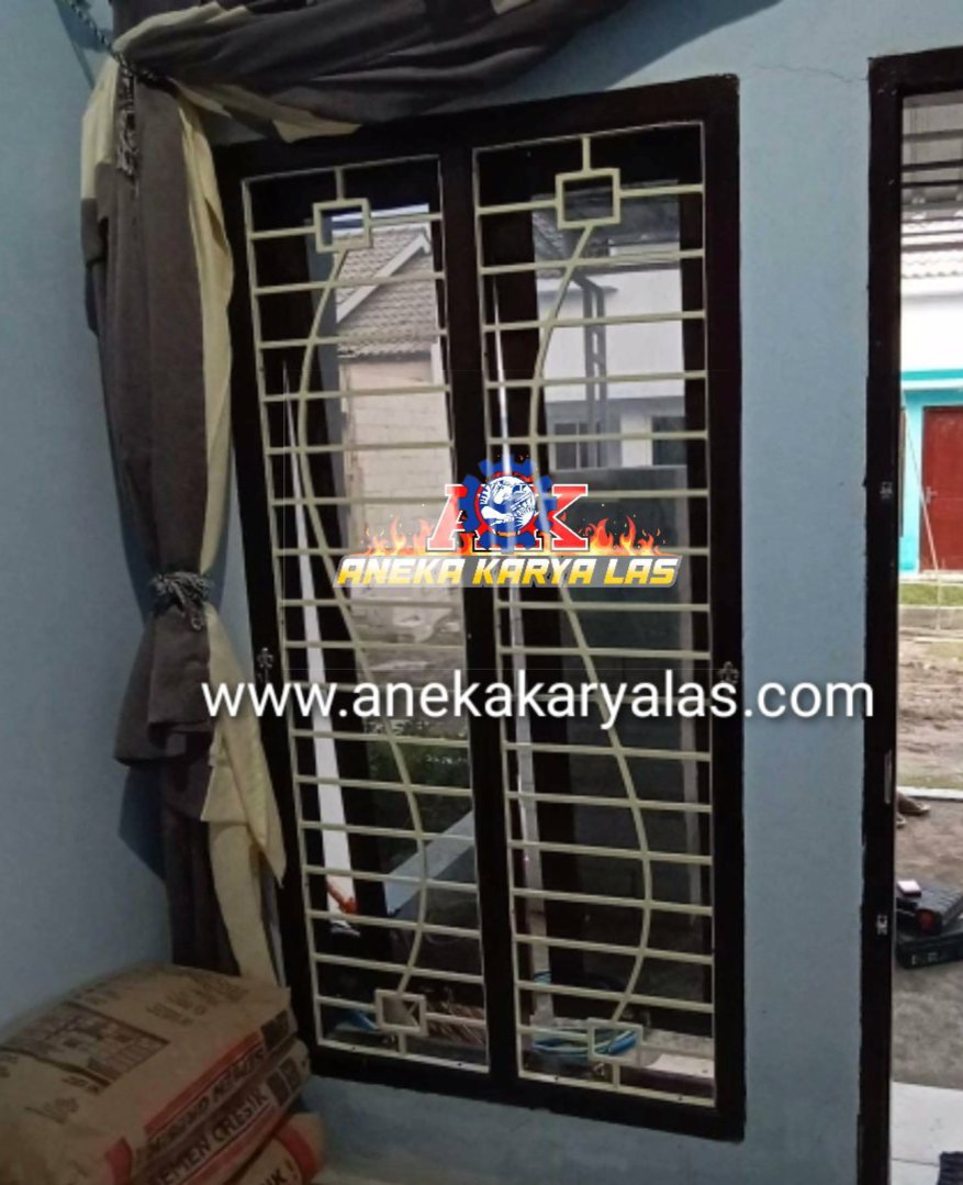 Tralis pintu besi