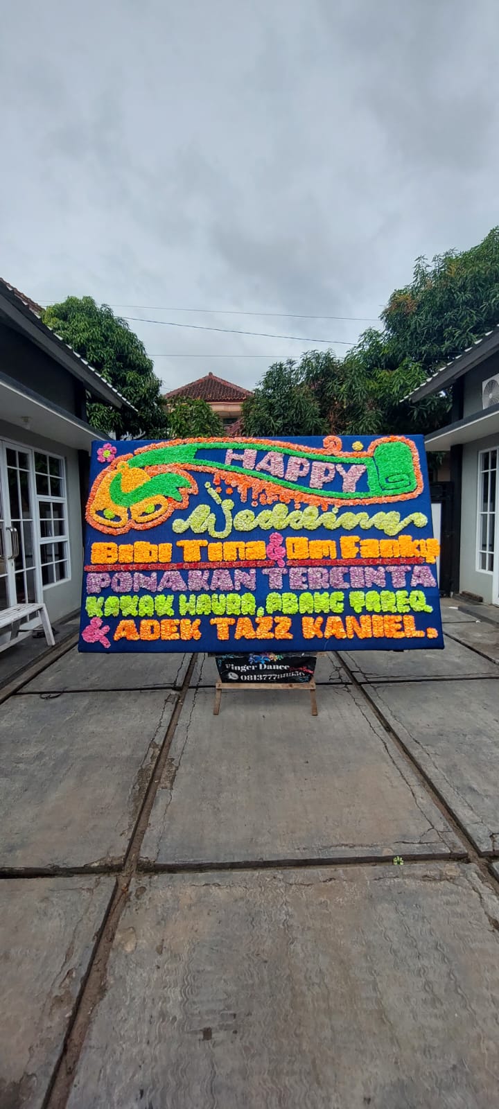 Karangan Bunga Lampung (Papan Bunga Happy Wedding)
