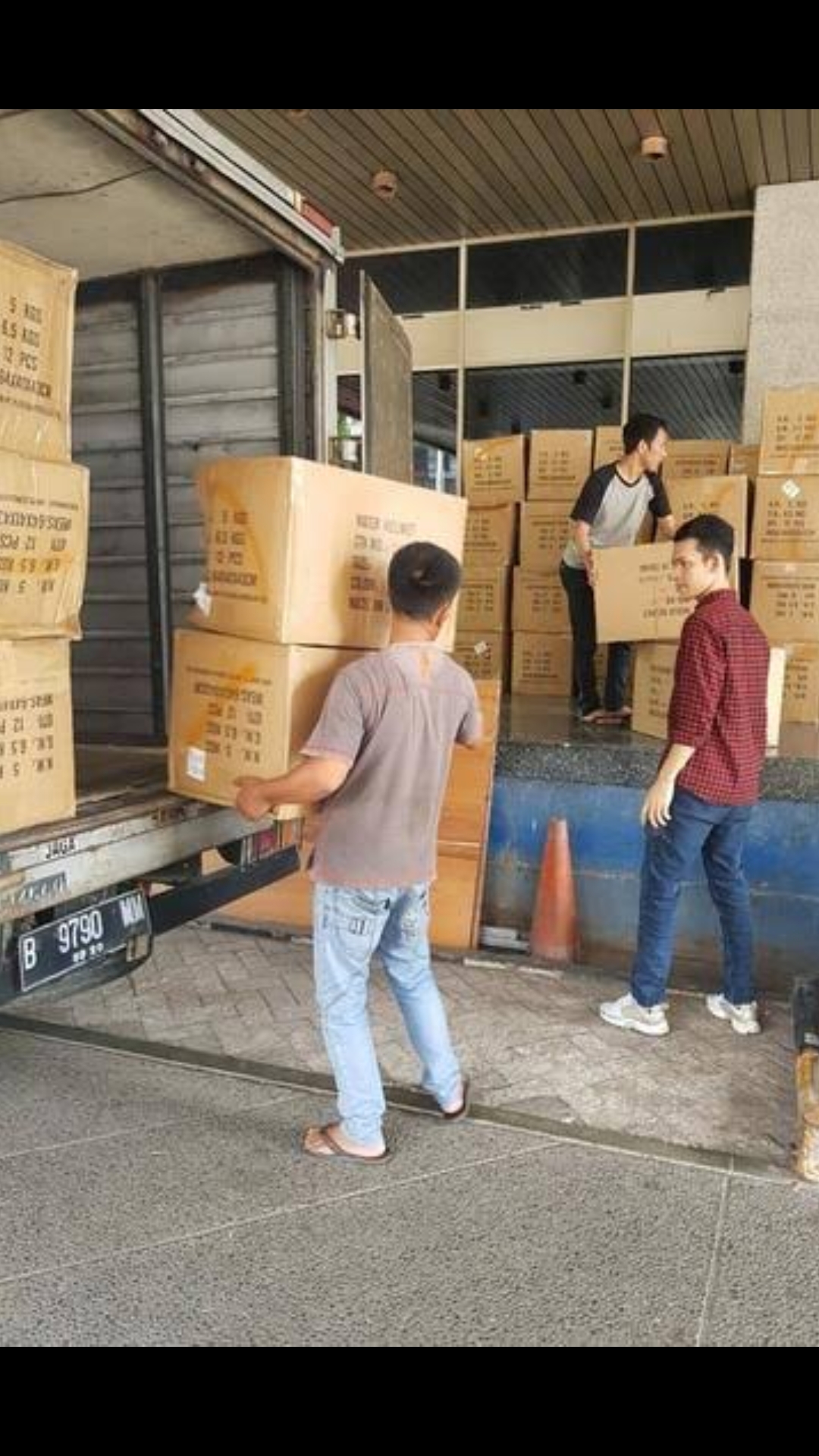 Jasa import barang door to door dari singapore murah