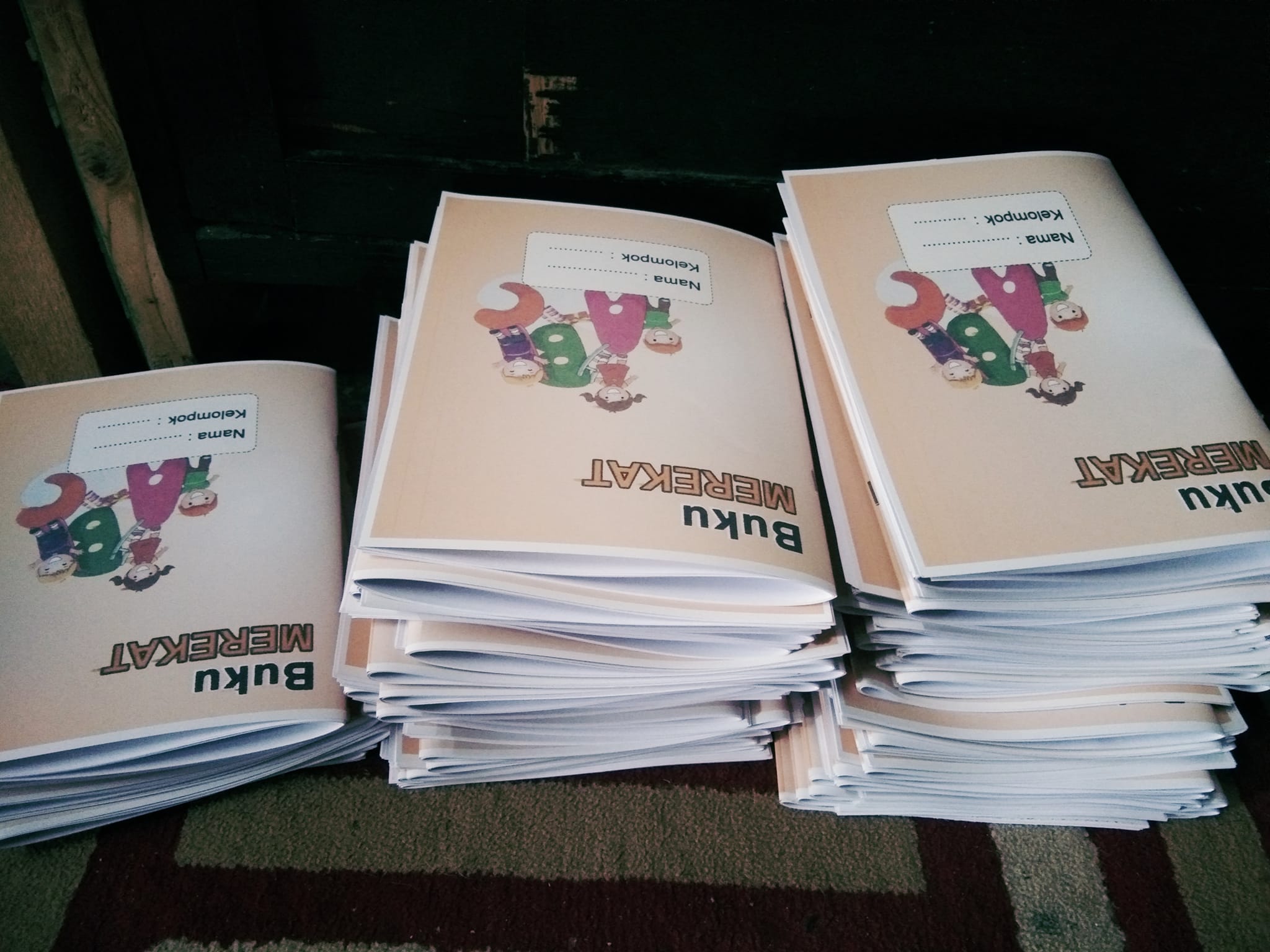 Buku Merekat