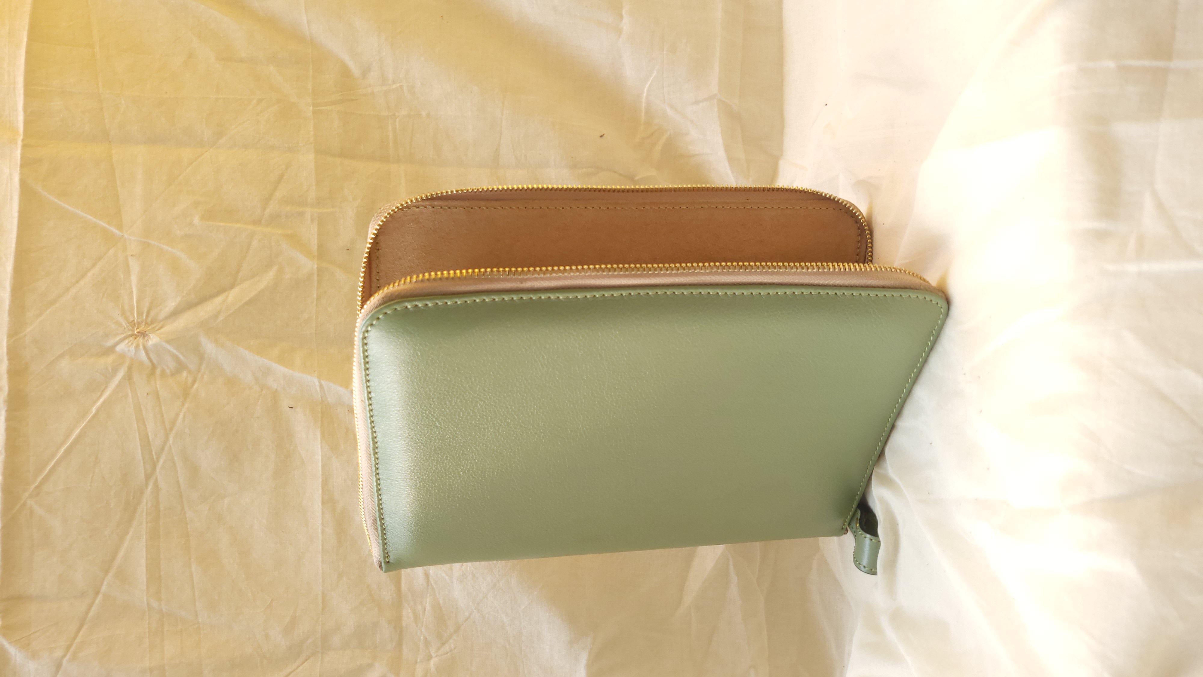 Tab sleeve