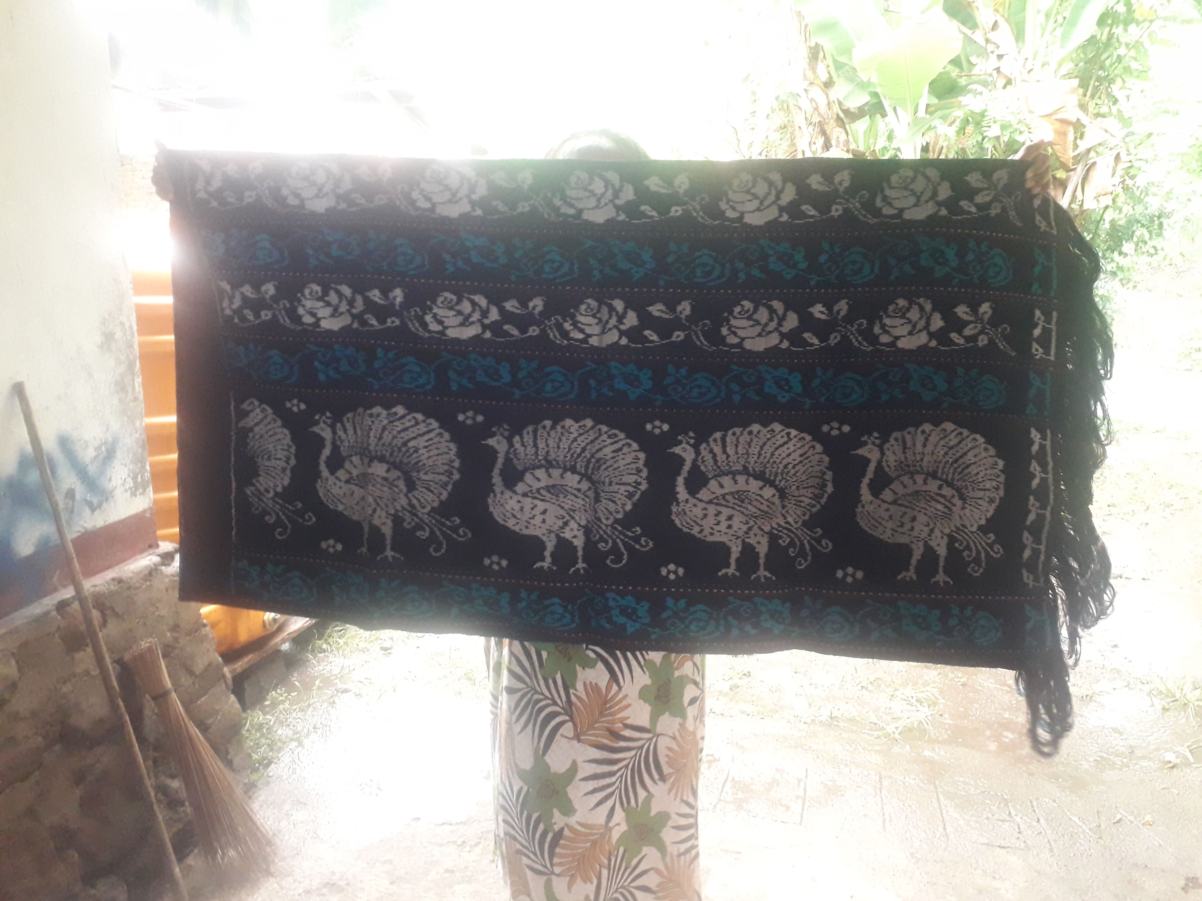 KAIN TENUN MAUMERE